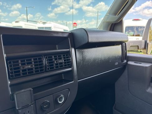 Used 2021 GMC Savana 3500 Extended w/ Power Convenience Package image 29