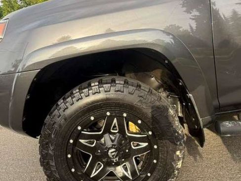 Used 2018 Toyota 4Runner SR5 RWD image 13