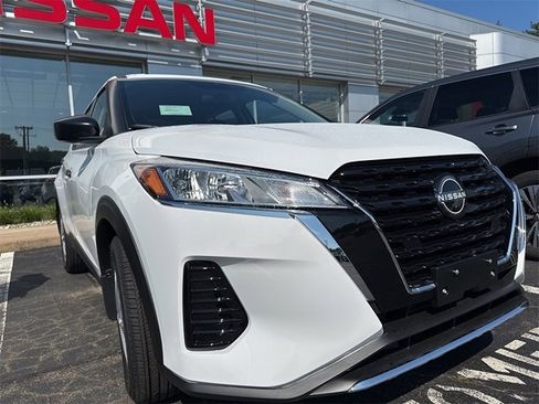 New 2025 Nissan Kicks Play S image 2