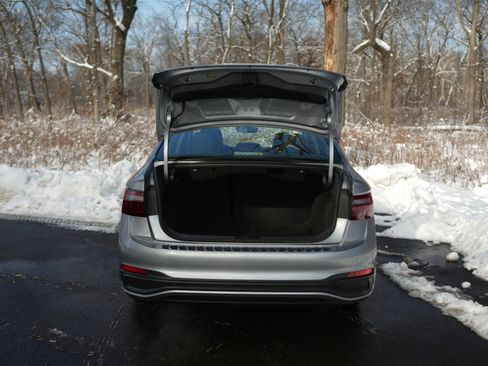 Used 2022 Volkswagen Jetta SE w/ Panoramic Sunroof Package image 7