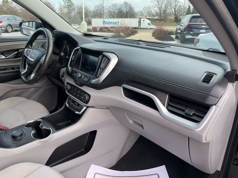 Used 2024 GMC Terrain SLE image 27
