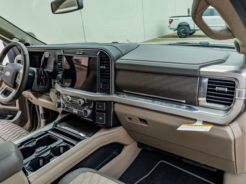 Used 2026 Ford F450 Platinum w/ Platinum Plus Package AWD/4WD image 18