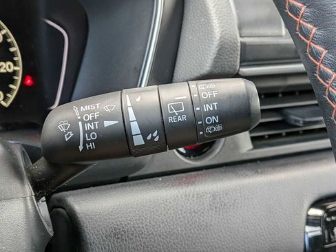 Used 2025 Honda Pilot Sport image 25