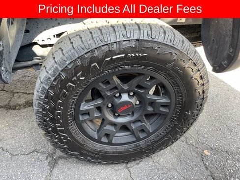 Used 2022 Toyota Tacoma TRD Off-Road AWD/4WD image 4
