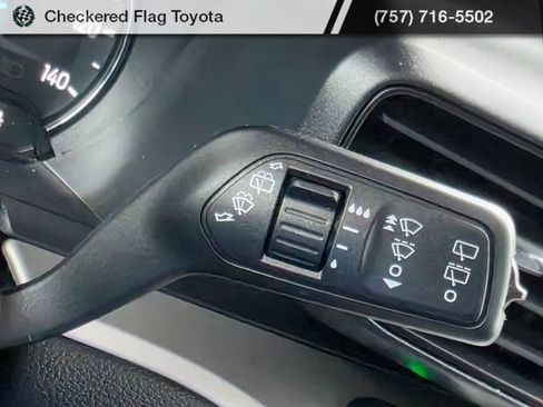 Used 2021 Ford Explorer XLT RWD image 29