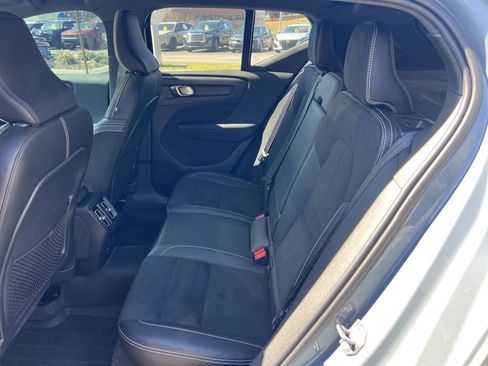 Used 2022 Volvo XC40 P8 Recharge Plus image 12
