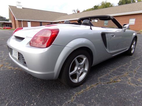 Used 2001 Toyota MR2 image 2