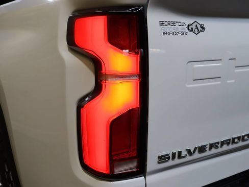 Used 2025 Chevrolet Silverado 2500 LTZ w/ LTZ Convenience Package AWD/4WD image 26