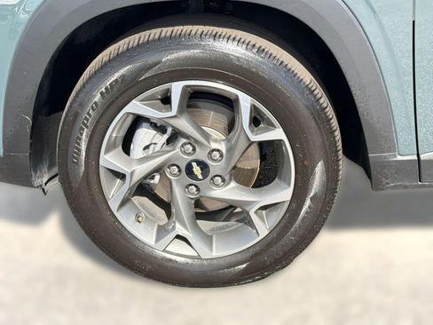 Used 2025 Chevrolet Trax LT image 11