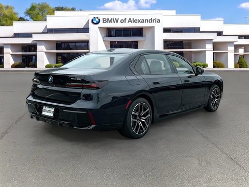 New 2026 BMW i7 xDrive60 AWD/4WD image 7