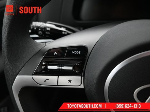Used 2025 Hyundai Elantra SE FWD image 19