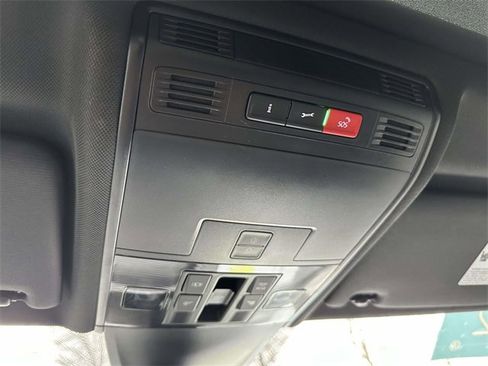 Certified 2022 Volkswagen Tiguan SE R-Line image 33