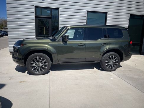 Certified 2024 Lexus GX 550 w/ Accessory Package (Z1) image 2