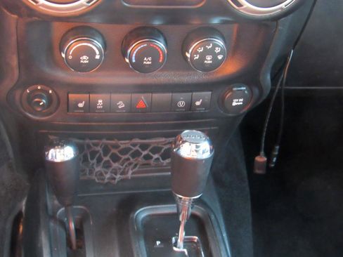 Used 2016 Jeep Wrangler Sahara w/ Connectivity Group AWD/4WD image 22