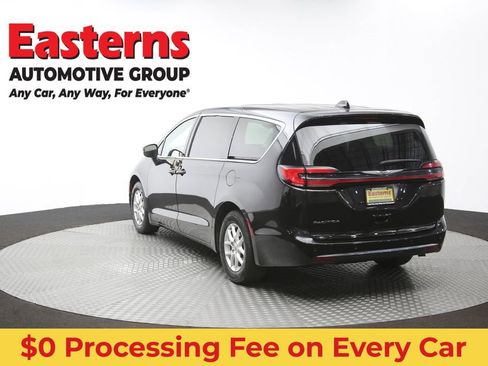 Used 2023 Chrysler Pacifica Touring-L FWD image 67