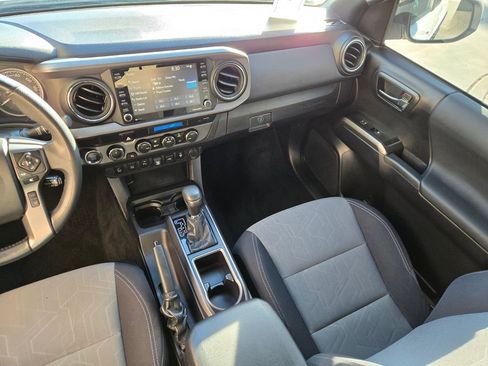 Used 2021 Toyota Tacoma TRD Off-Road w/ Technology Package image 15