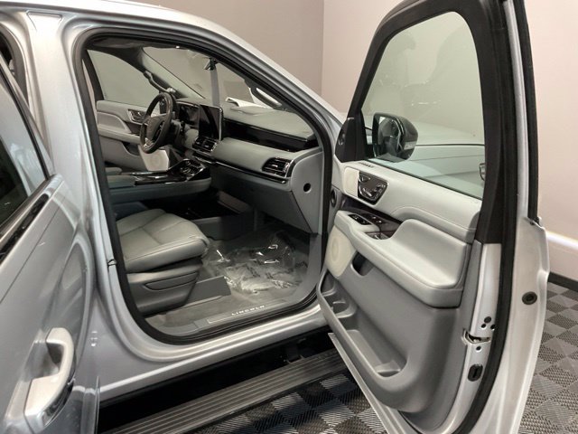 Used 2019 Lincoln Navigator Reserve AWD/4WD image 24