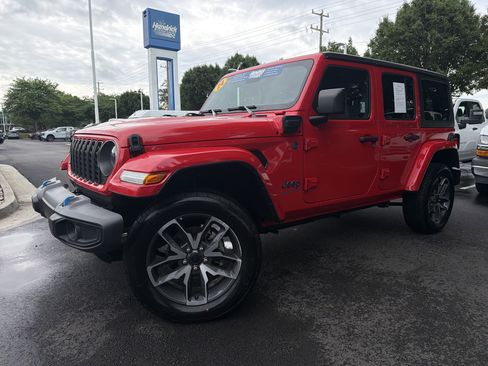 Used 2024 Jeep Wrangler Unlimited AWD/4WD image 5