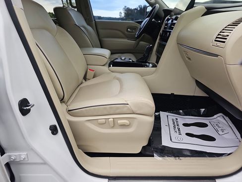 Used 2022 INFINITI QX80 Luxe w/ All-Season Package AWD/4WD image 11