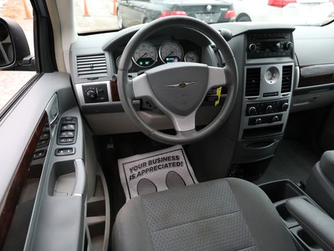Used 2010 Chrysler Town & Country Touring image 16