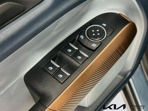 Used 2022 Ford Maverick Lariat FWD image 17