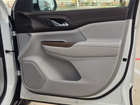 Certified 2021 GMC Acadia SLE w/ Driver Convenience Package image 29