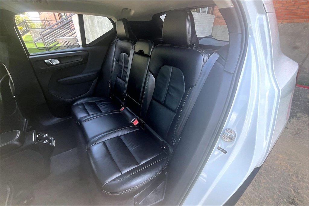 Used 2023 Volvo XC40 B5 Plus AWD/4WD image 35