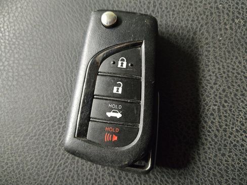 Used 2021 Toyota Camry SE image 32