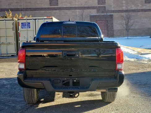 Used 2022 Toyota Tacoma SR AWD/4WD image 5