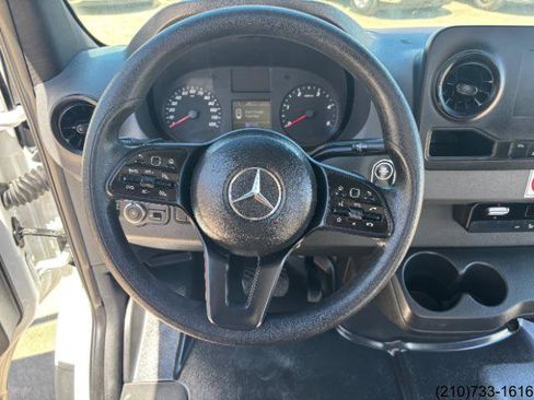 Used 2020 Mercedes-Benz Sprinter 2500 image 18