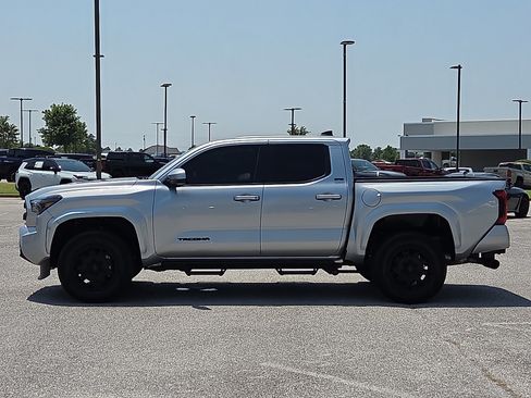 Used 2024 Toyota Tacoma SR5 AWD/4WD image 3