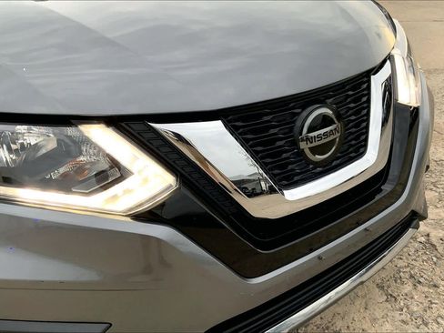 Used 2020 Nissan Rogue SV image 30