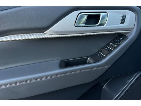 Used 2025 Ford Explorer Active image 11