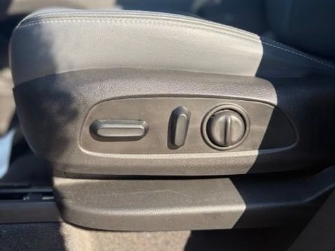 Used 2020 Buick Enclave Essence w/ Sound and Sites Package FWD image 28