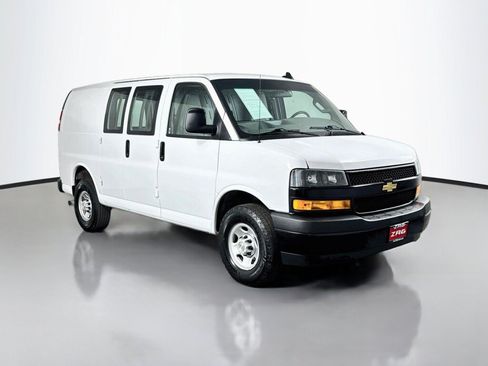 Used 2022 Chevrolet Express 3500 w/ Driver Convenience Package RWD image 7