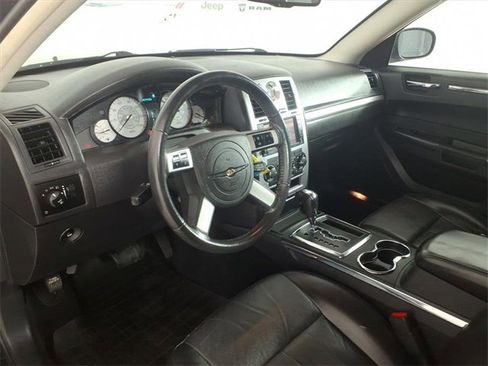 Used 2010 Chrysler 300 Touring image 8