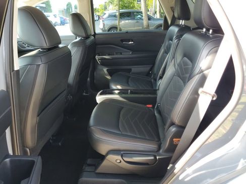 Certified 2023 Nissan Pathfinder Platinum AWD/4WD image 12