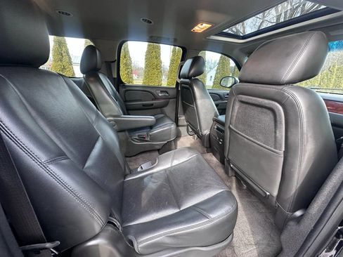 Used 2014 Chevrolet Suburban LTZ image 17