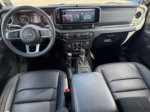 Used 2024 Jeep Wrangler Sahara image 5