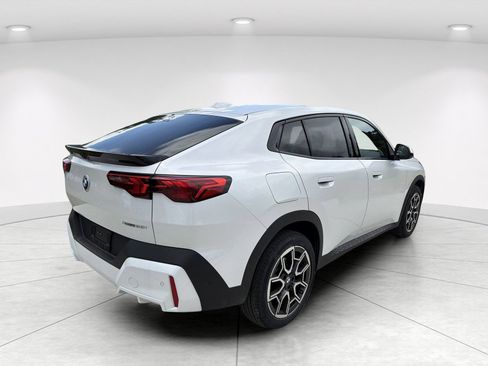 Certified 2025 BMW X2 xDrive28i AWD/4WD image 4
