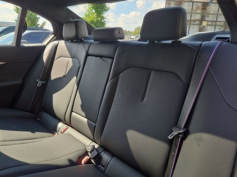 Used 2025 BMW M5 w/ Executive Package image 11