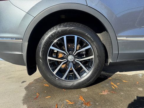 Used 2021 Volkswagen Tiguan SE image 27