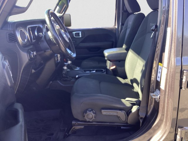 Used 2018 Jeep Wrangler Unlimited Sahara w/ Cold Weather Group AWD/4WD image 9