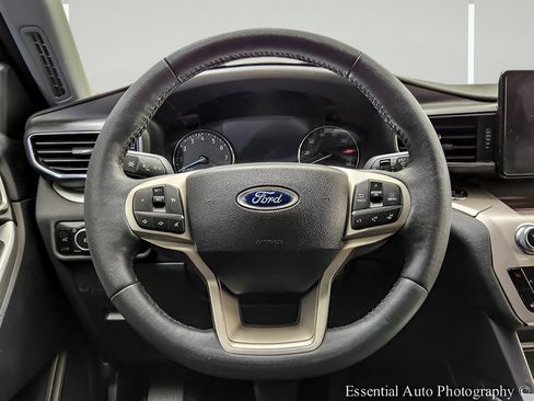 Used 2024 Ford Explorer XLT w/ Equipment Group 202A AWD/4WD image 14