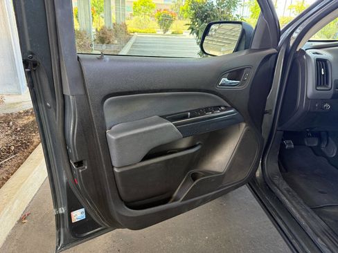 Used 2017 Chevrolet Colorado Z71 RWD image 10