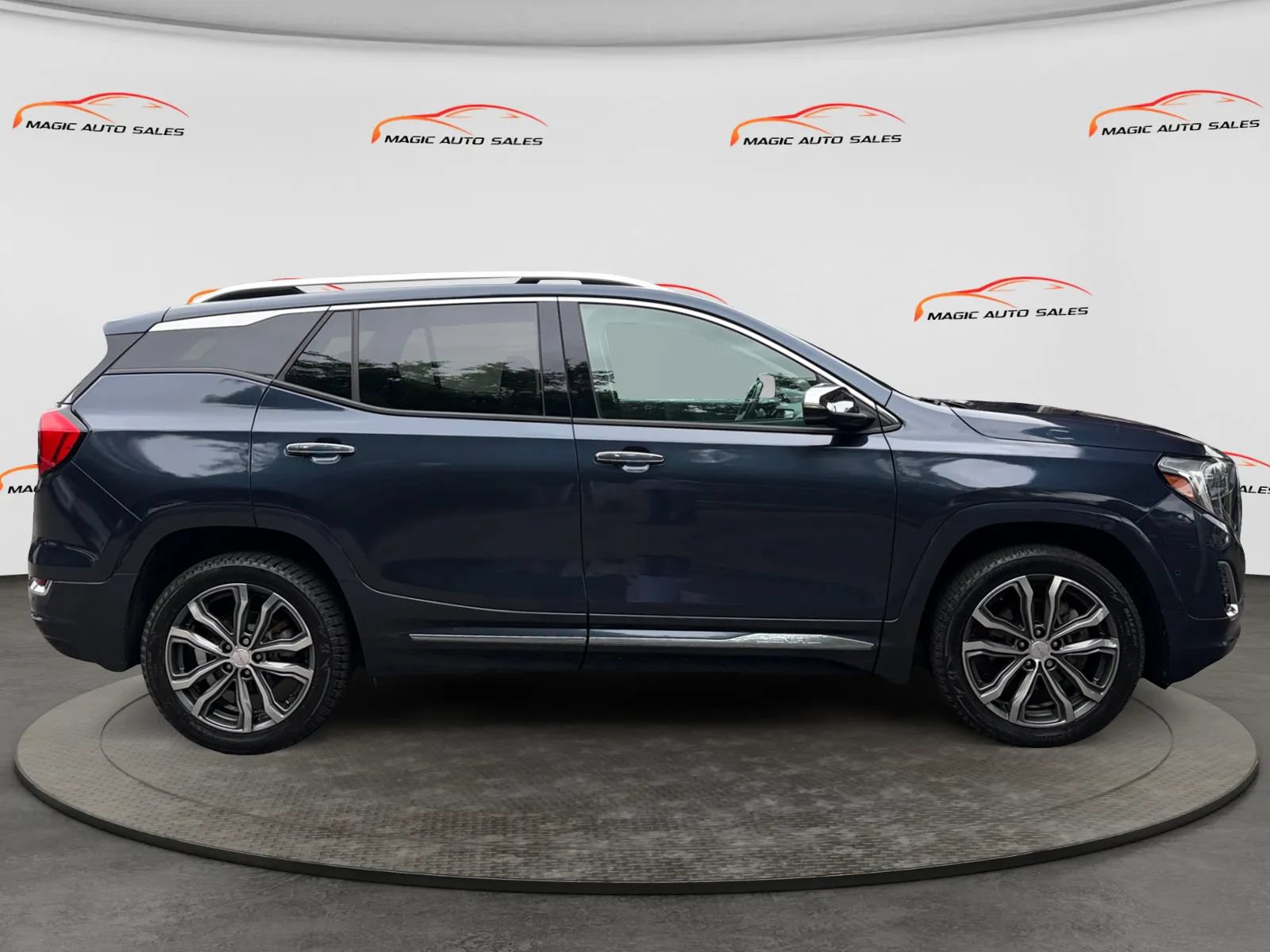 Used 2019 GMC Terrain Denali w/ GMC Pro Grade Package AWD/4WD image 6