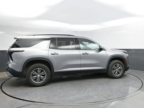 Used 2024 Chevrolet Traverse LT AWD/4WD image 8