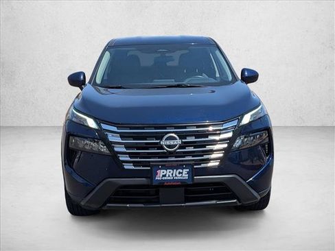 Used 2025 Nissan Rogue SV FWD image 2