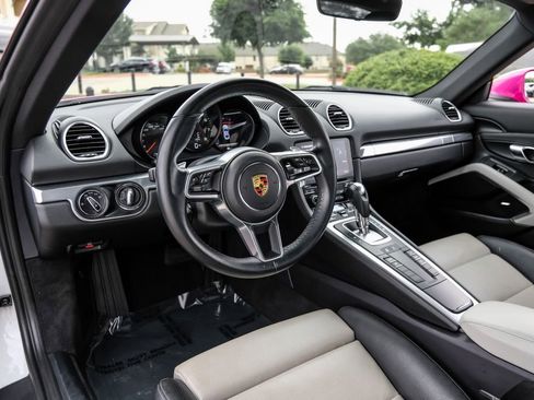 Used 2022 Porsche 718 Cayman RWD image 16
