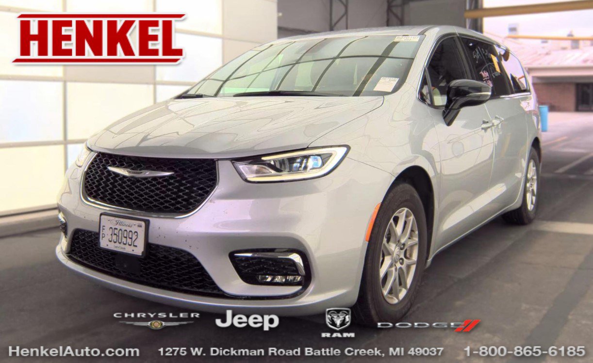 Used 2026 Chrysler Pacifica Select FWD image 1